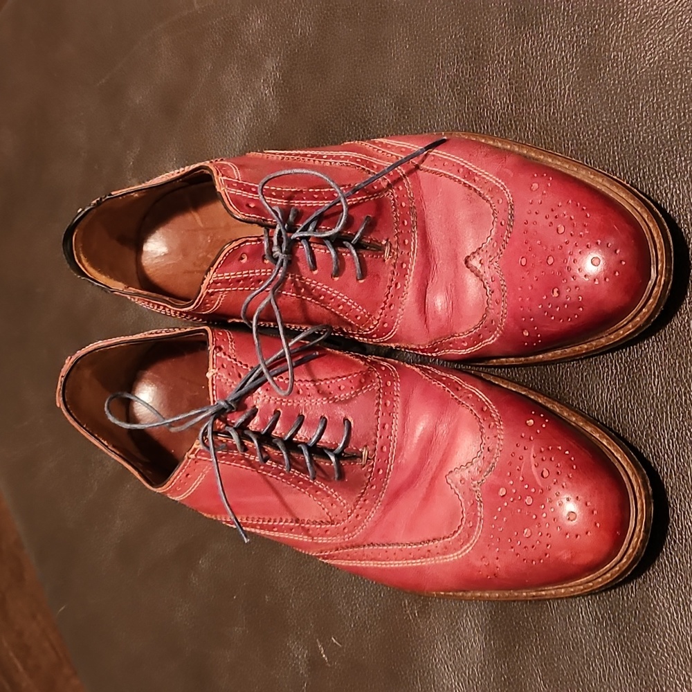 Mens Size 9 CUOIO Italian leather shoes.